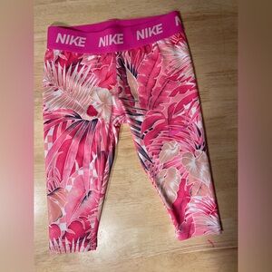 New without tags - Nike 3/4 Stretch Leggings 4/5